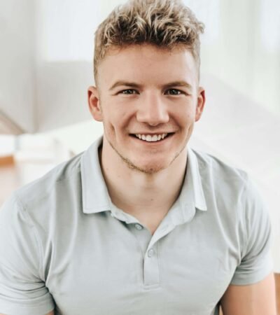 man-2-400x450-c Reviews